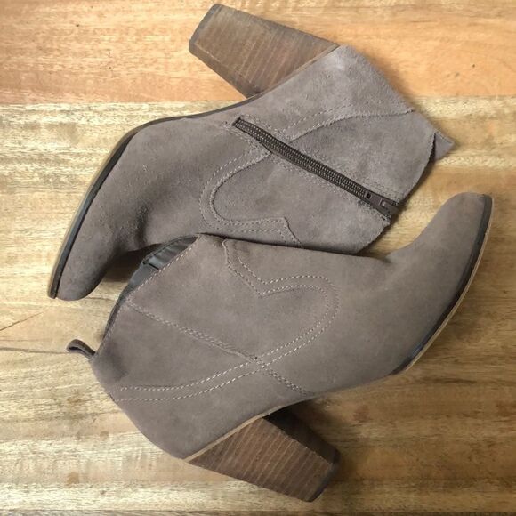 Plover Steve Madden Booties  - Picture 1 of 11